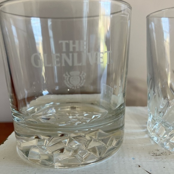 2 VINTAGE The Glenlivet Rocks Lowball Whiskey Scotch Glasses with Heavy Bases - Picture 2 of 8